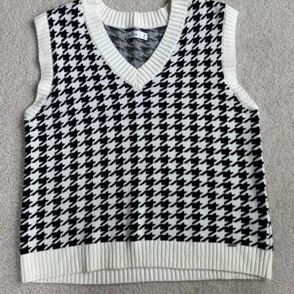 Women's Black and White Jumper